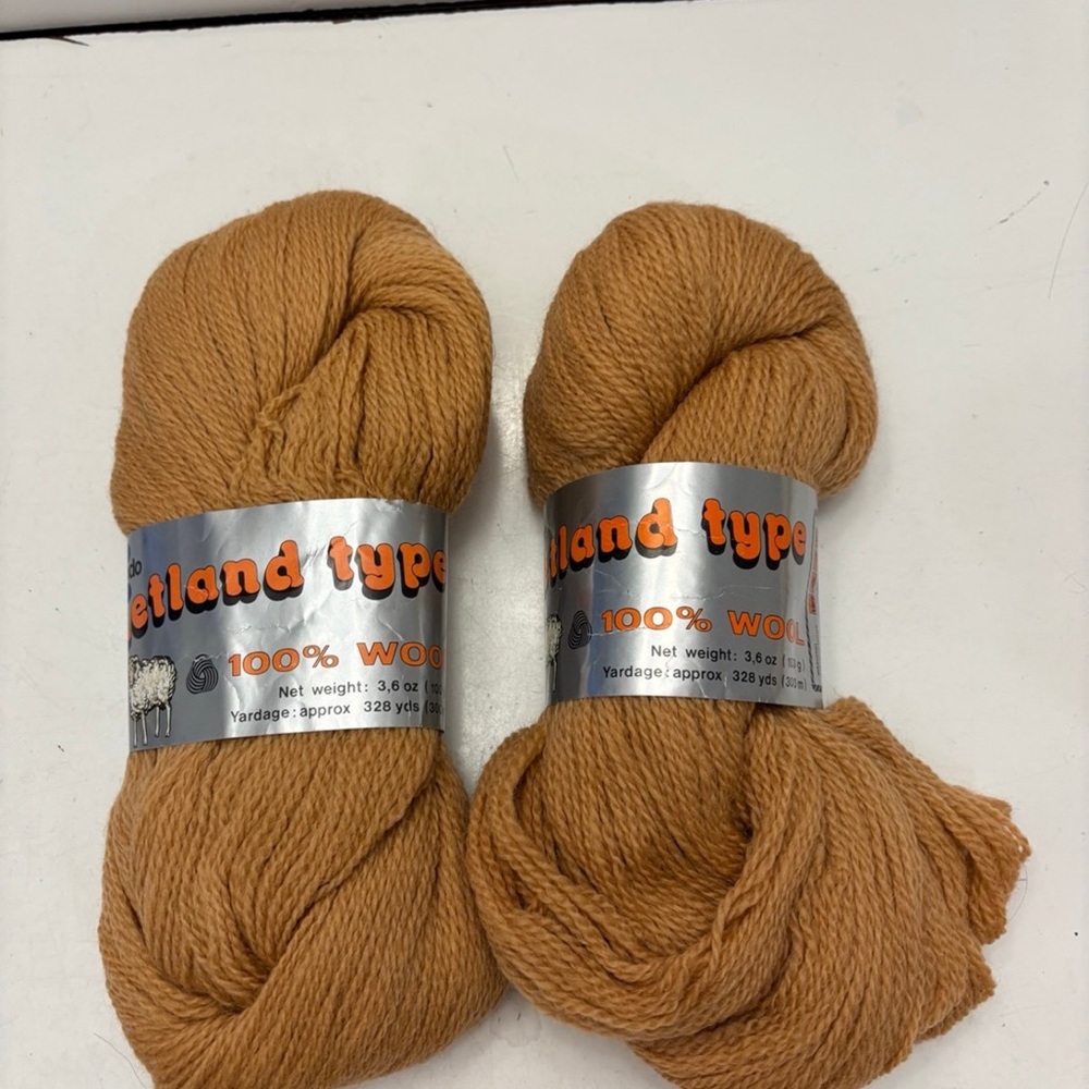 New Rondo Shetland type 100% wool yarn (328 yards